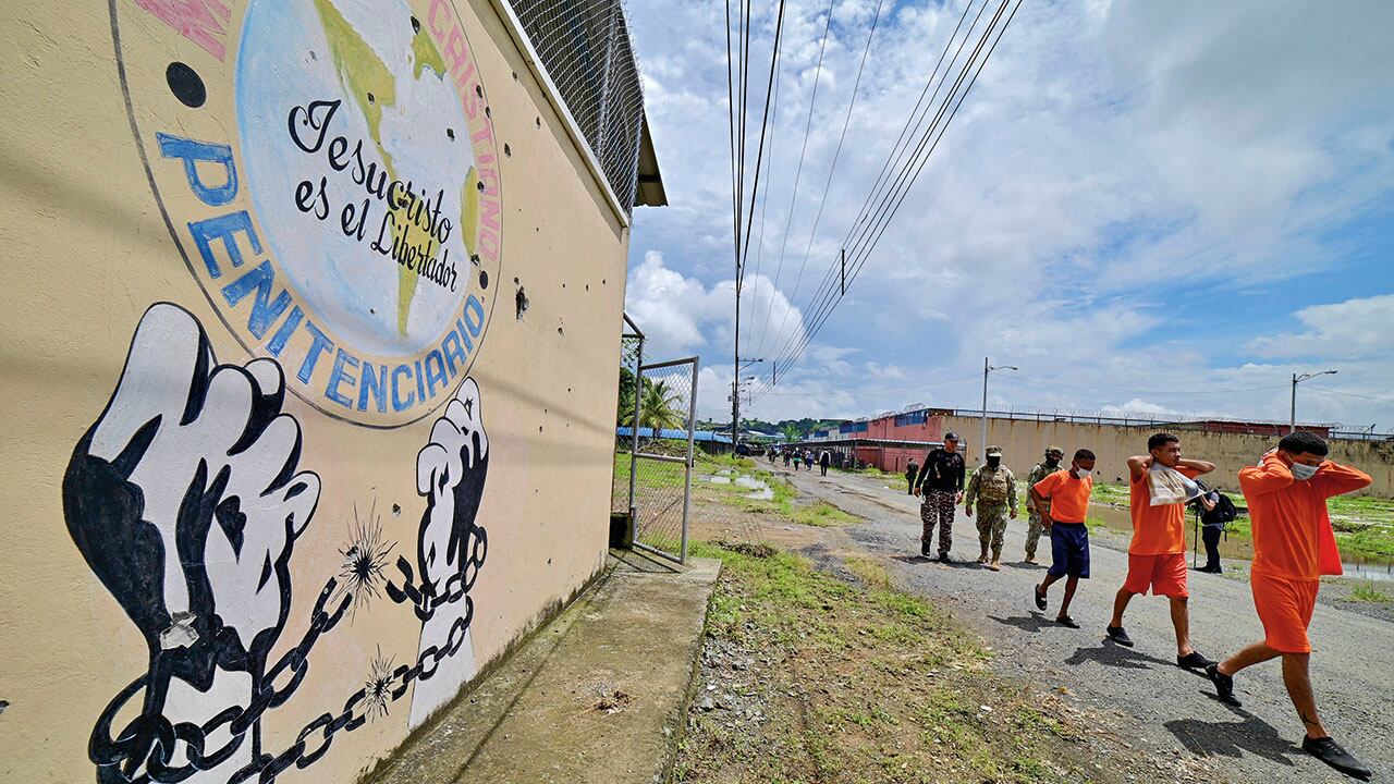 “Esas personas fallecidas no son de anoche, tienen muertos antes. Mueren por la tuberculosis", afirma familiar de un colombiano preso en Ecuador.