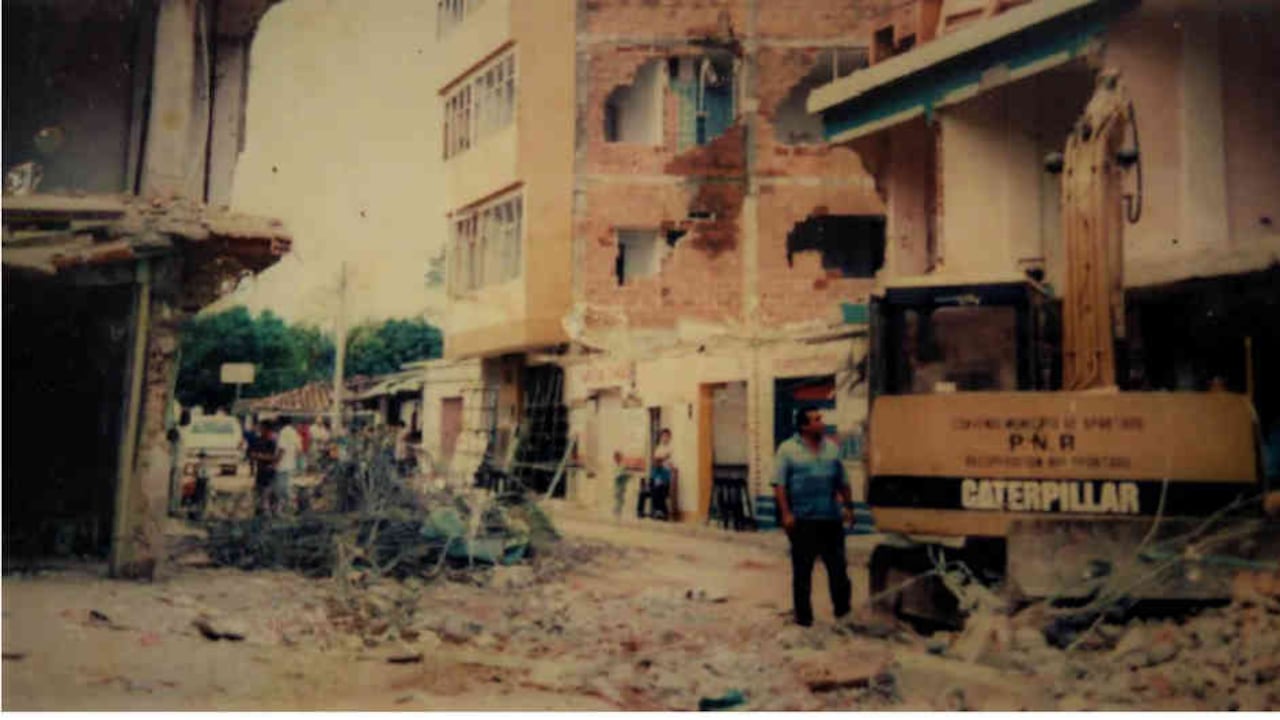 Según notas de prensa de la época, ni el banco de sangre, ni los hospitales dieron abasto en Apartadó. Fue necesario traer de Medellín 40 unidades de sangre, equipo y personal médico para atender a los más de 60 heridos.