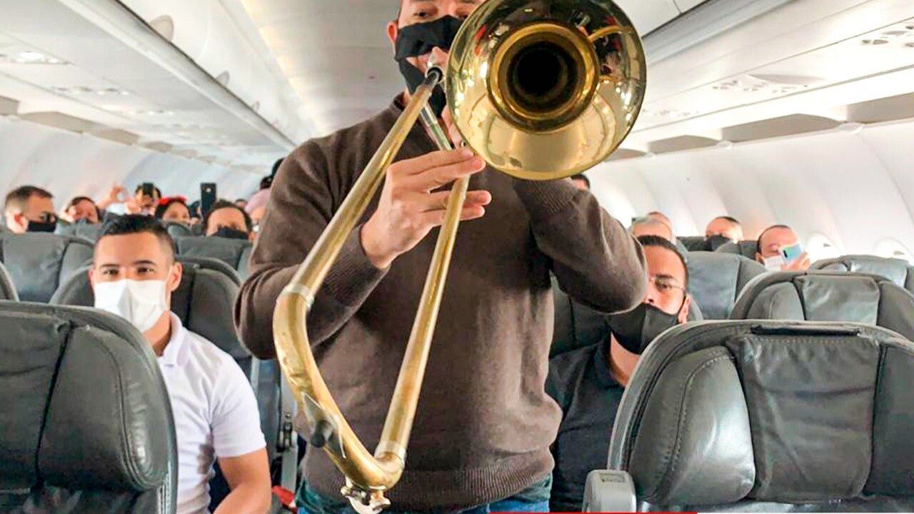 Avianca realizó un concierto de viento en un vuelo Medellín - Bogotá, en conjunto con la Orquesta Filarmónica de Medellín.