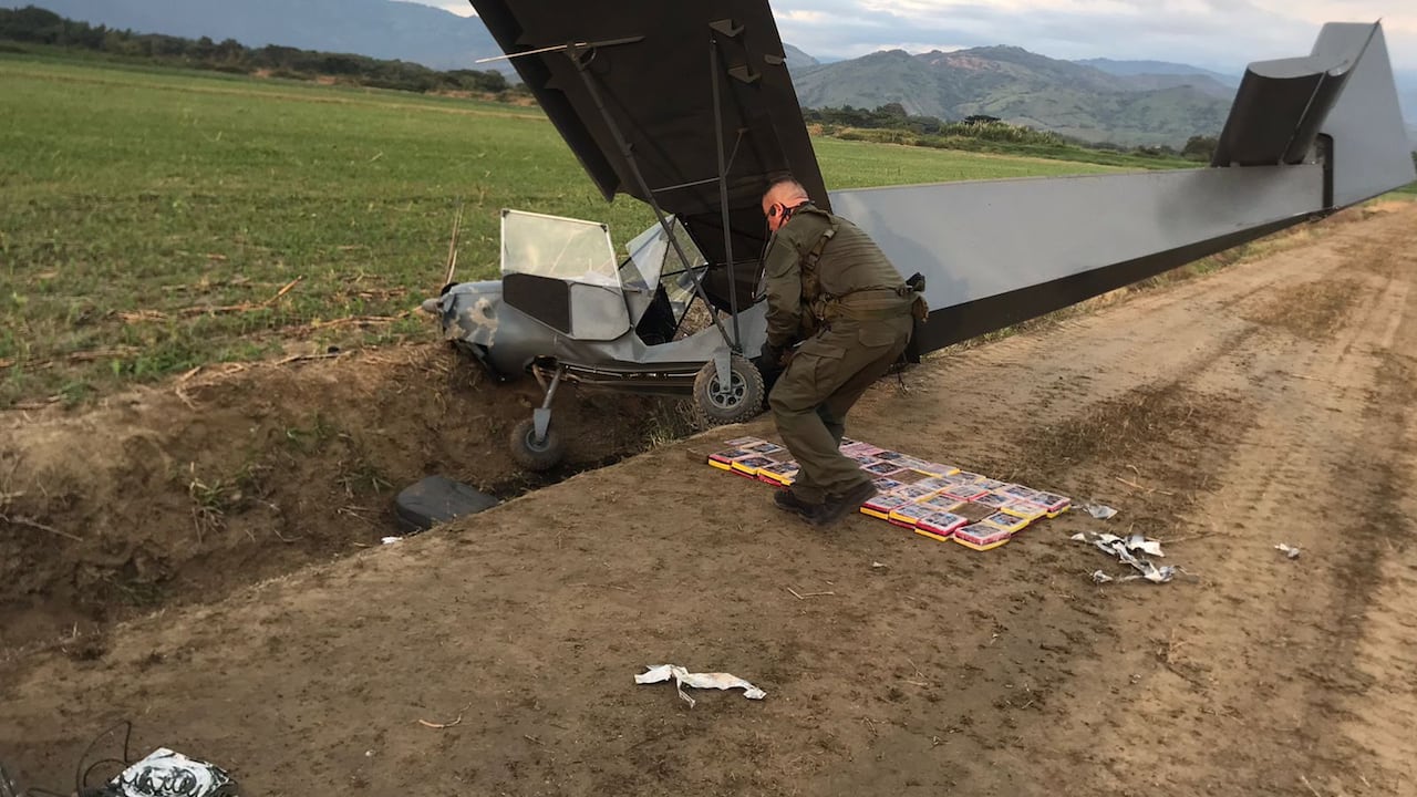 El avión ultraliviano en el que narcos pretendían sacar un cargamento de cocaína por un valor superior al millón de dólares.