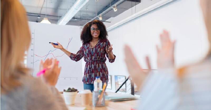 En la encrucijada actual de los líderes, donde el cambio es una constante, las mesas de servicio TI se han convertido en un campo de prueba para redefinir el verdadero liderazgo.