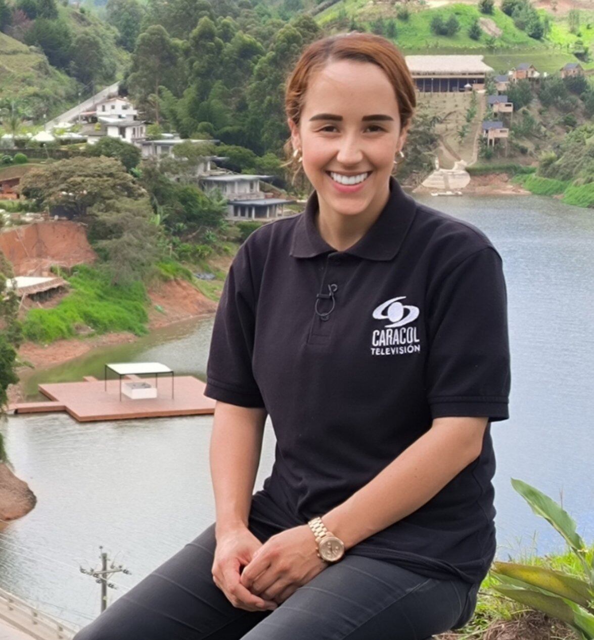 Érika Zapata ha ganado reconocimiento gracias a su talento y particular manera de narrar las noticias.