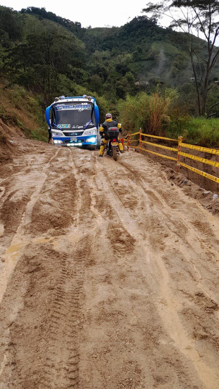 La vía se convirtió en una trocha intransitable.
