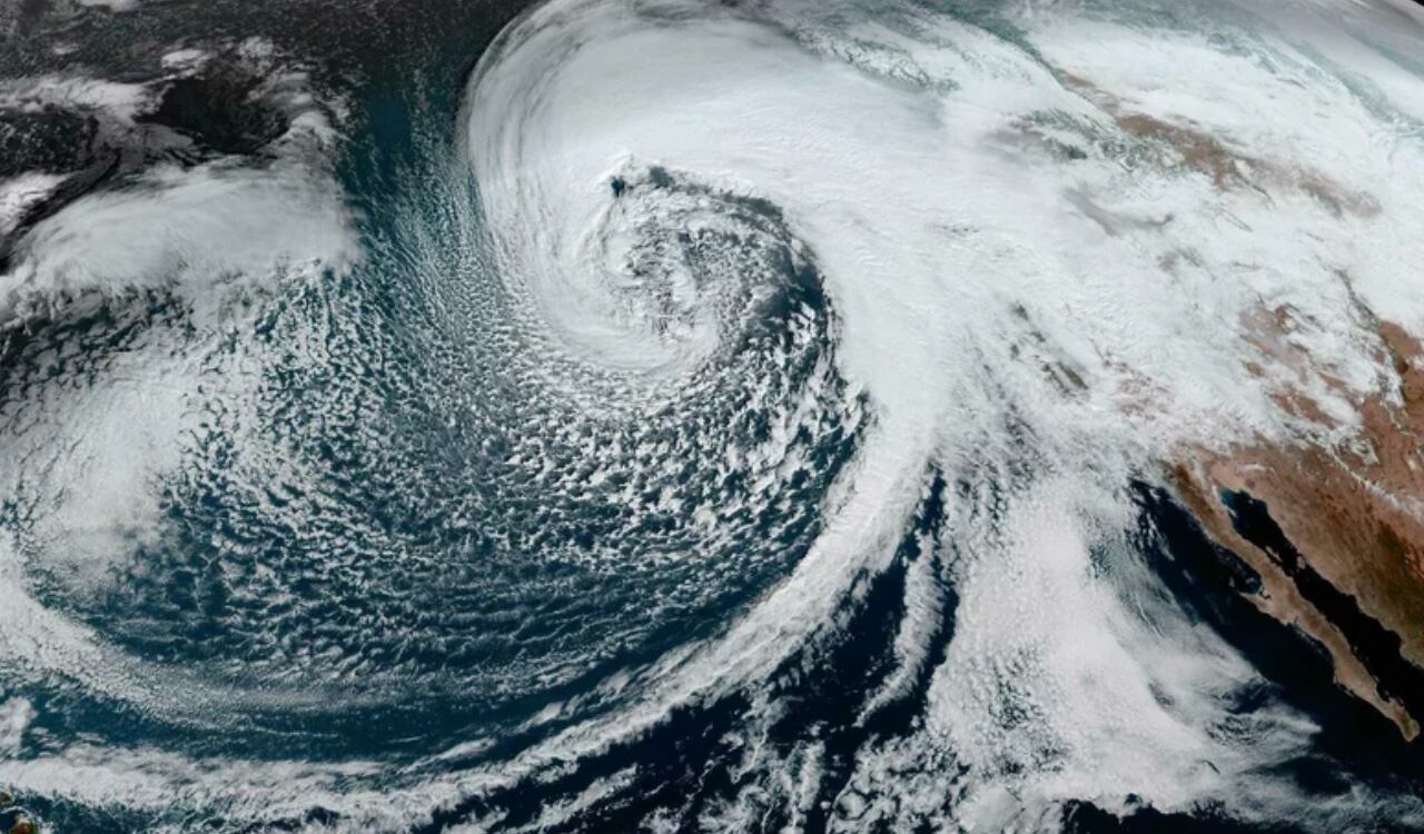 Así luce la bomba ciclónica que azota el estado de California en la costa oeste de Estados Unidos