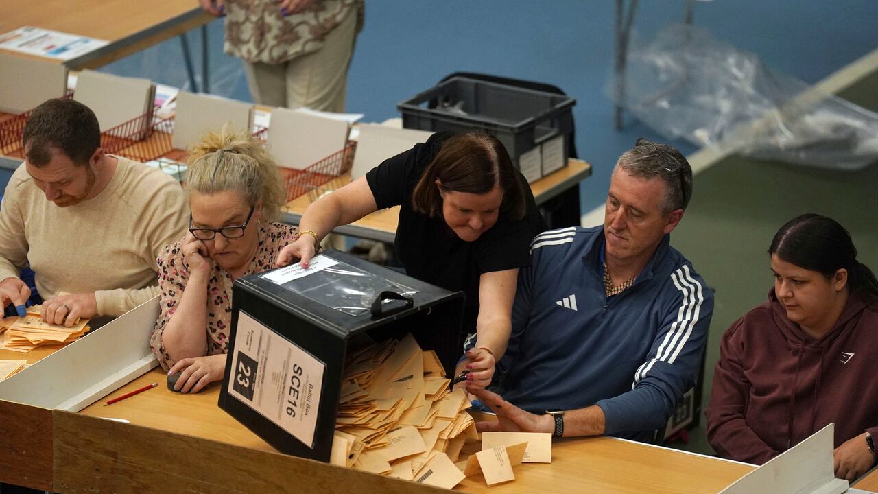 El Partido Laborista de Gran Bretaña se encaminaba a una gran mayoría en las elecciones británicas del jueves, una salida encuesta sugerida. (Owen Humphreys/PA vía AP)