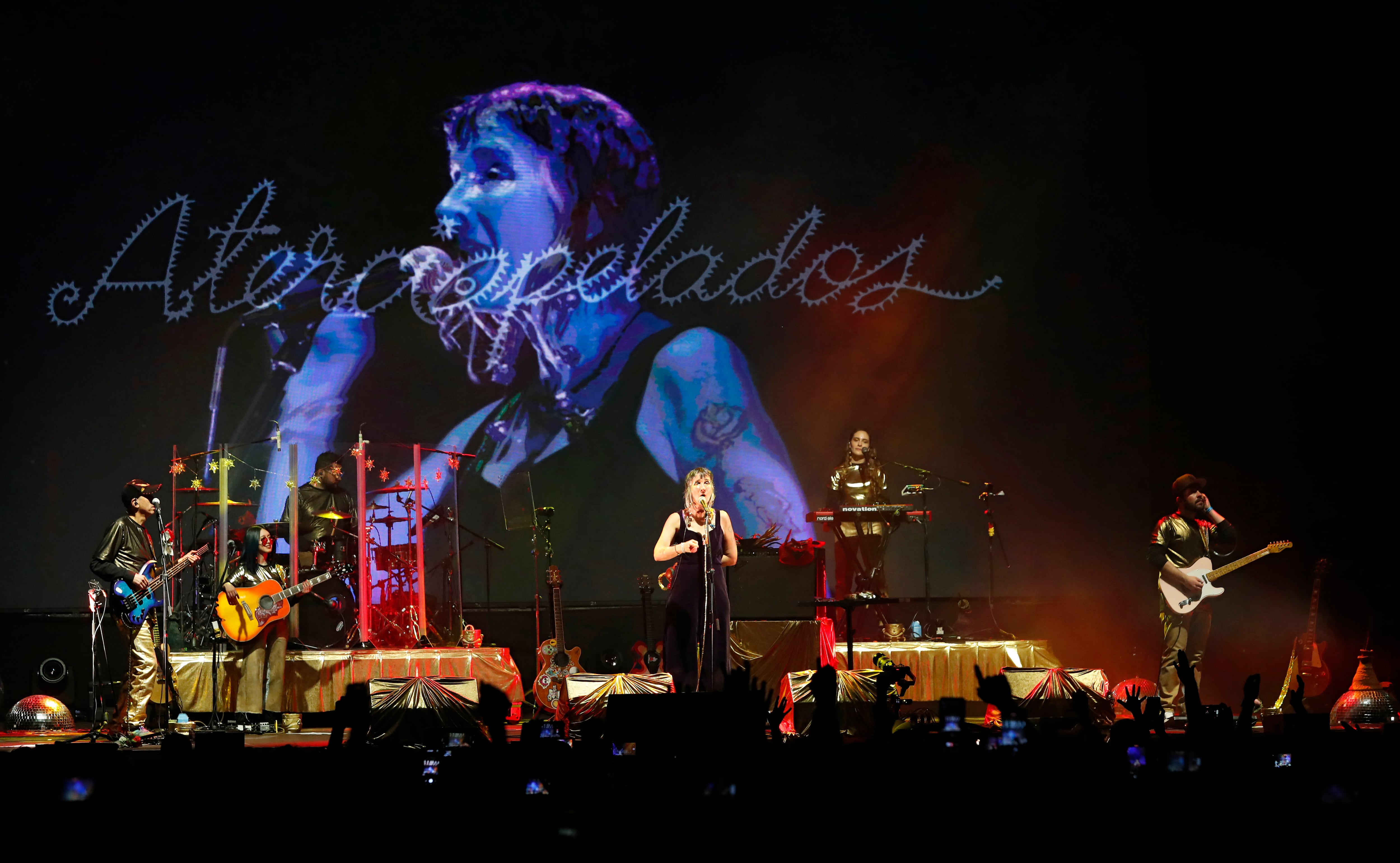 Concierto Aterciopelados 28 años  El Dorado su segundo trabajo de estudio Andrea Echeverri y Héctor Buitrago , junto a Carlos Vives y al cantante de Café Tacvba, Rubén Albarrán
Palacio de los Deportes de Bogotá 
22 de abril de 2023
Foto Guillermo Torres Reina / Semana