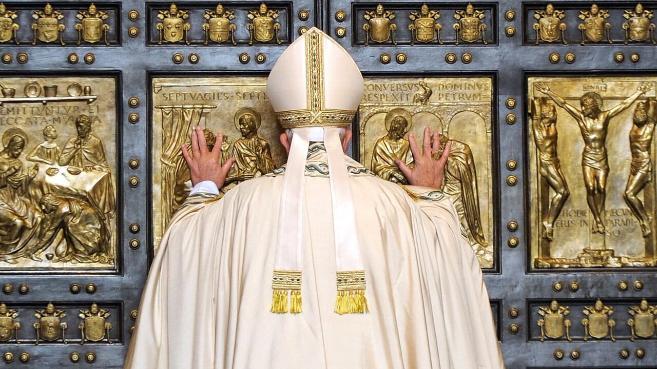 Con la muerte del papa Francisco, la figura del camarlengo toma especial relevancia dentro de la Iglesia católica.