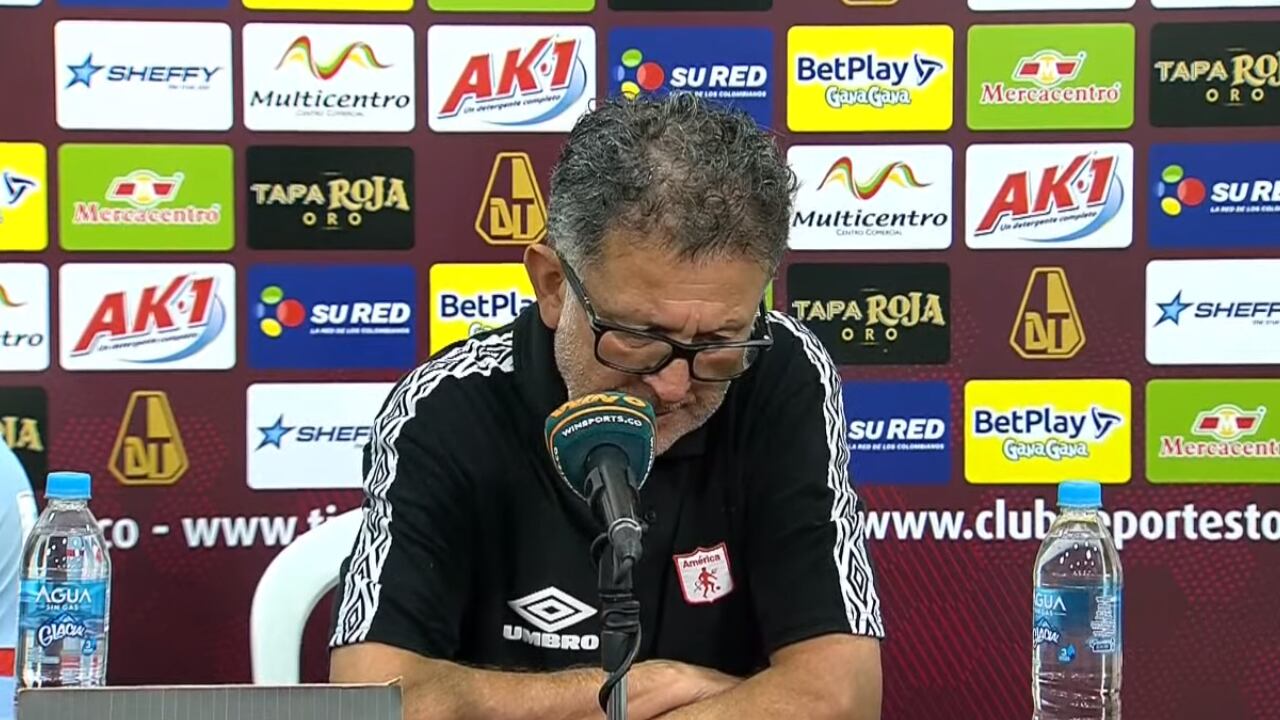 Juan Carlos Osorio en la rueda de prensa posterior a la derrota en el Manuel Murillo Toro de Ibagué