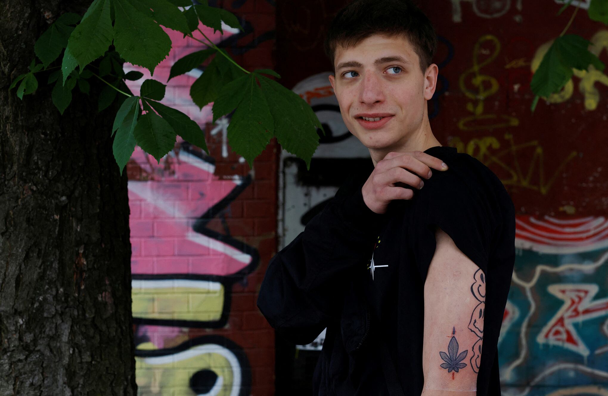 En imágenes : Los ucranianos se hacen tatuajes para recaudar fondos para el ejército ucraniano