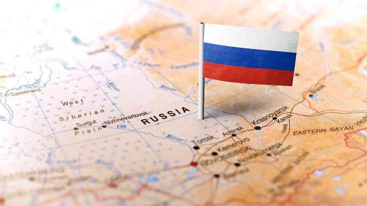 Rusia encadena ocho subidas consecutivas del precio del dinero en un intento de contener la escalada de la inflación, que ha superado las expectativas de la entidad, alimentada por el alza de la energía y las tensiones geopolíticas.