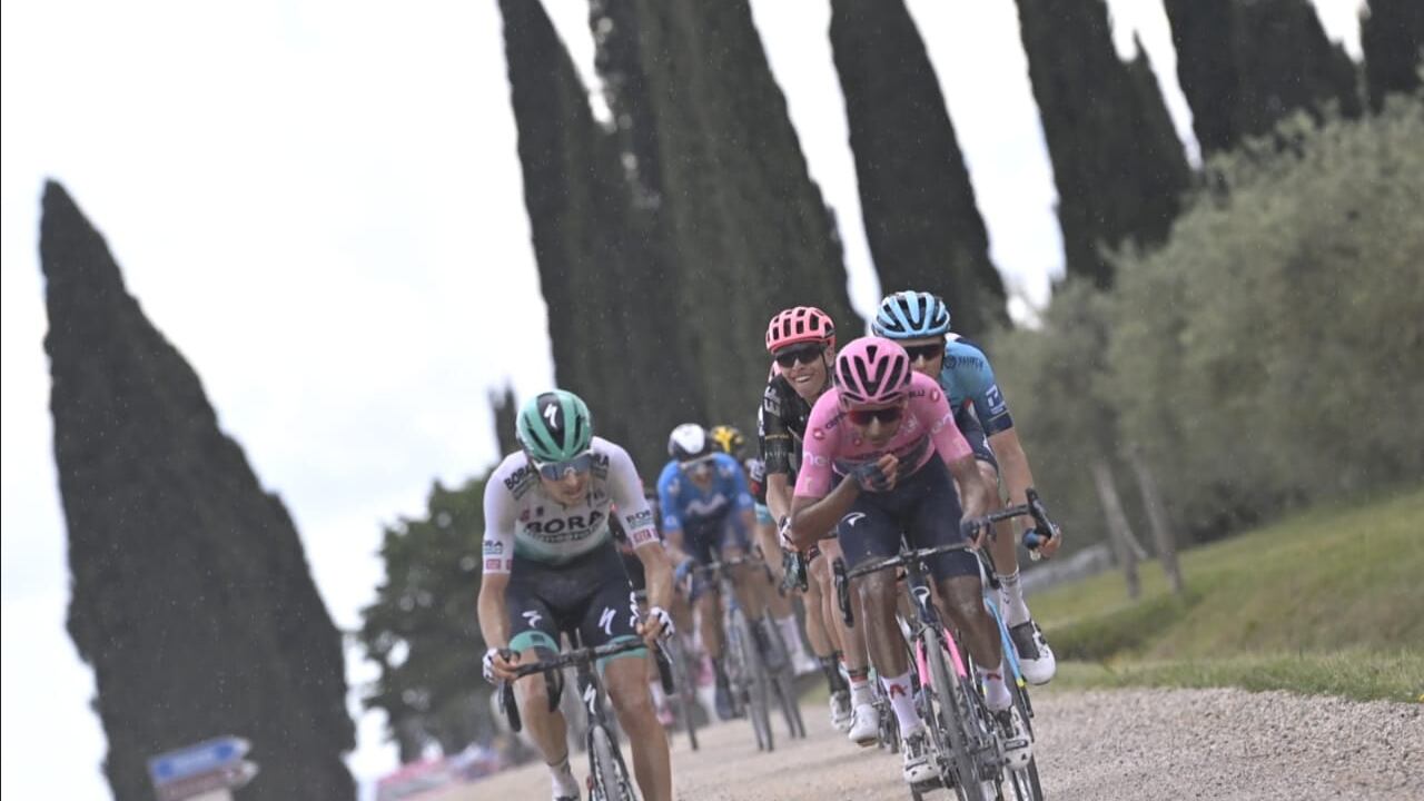 Etapa 11, sterrato, Egan Bernal, Giro de Italia 2021