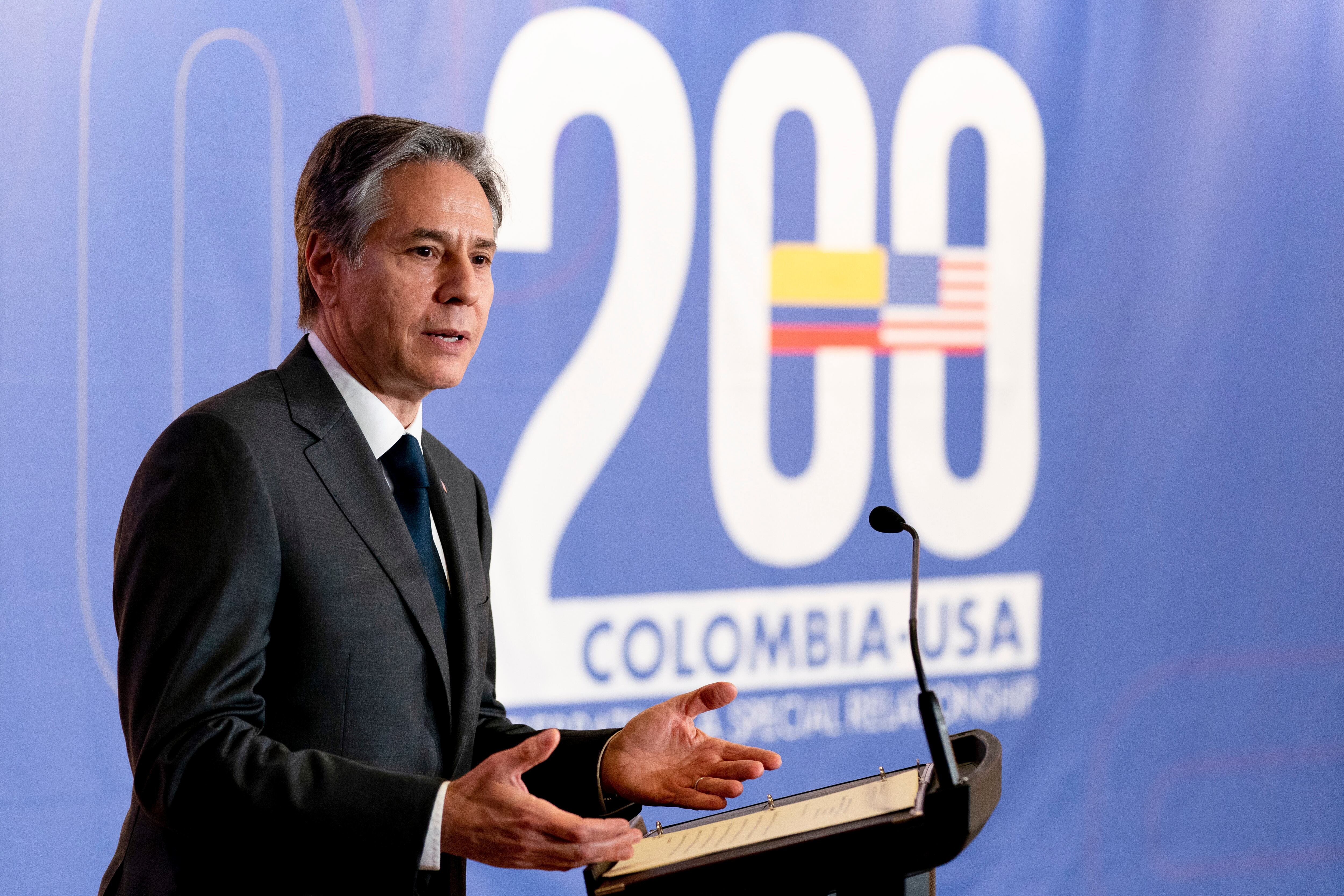 "El mes pasado vimos la fuerza de la democracia en acción", dijo Blinken.