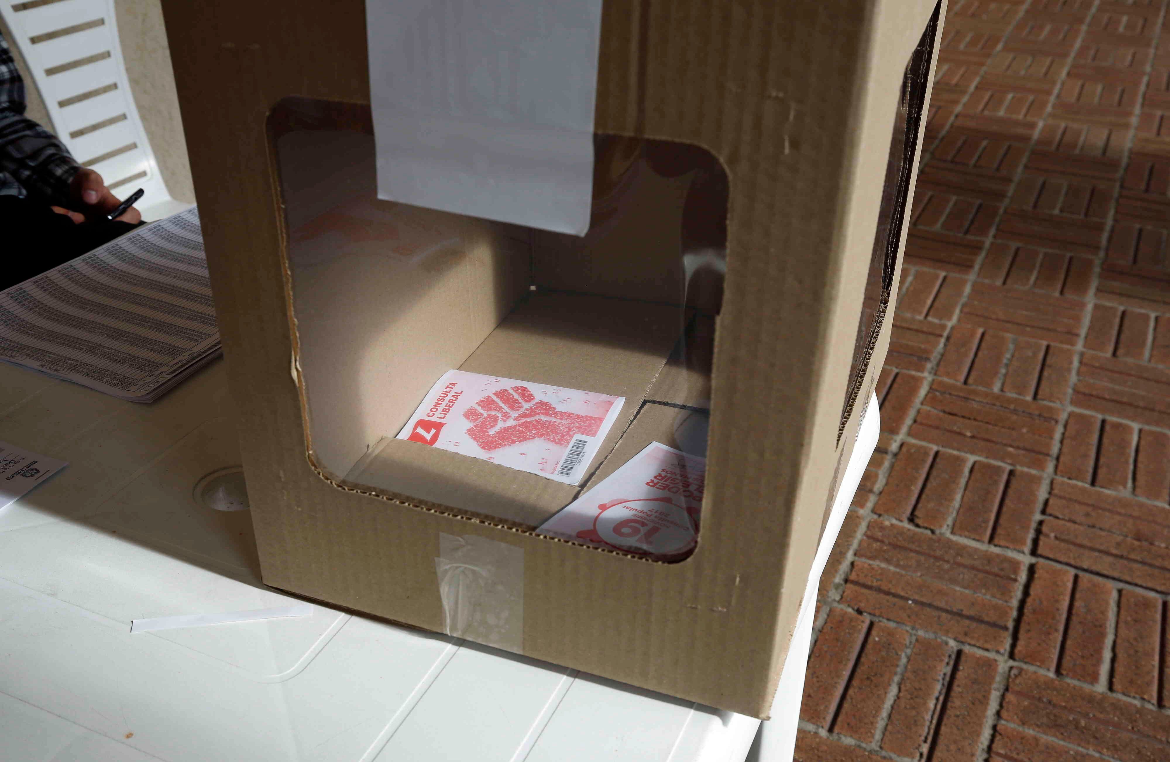 La afluencia de los ciudadanos a los puestos de votación ha sido escasa desde que abrieron las urnas. Foto: Guillermo Torres Reina / SEMANA