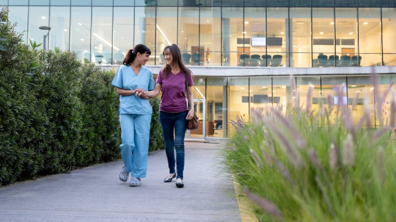 Las caminatas también ayudan a bajar de peso cuando no hay suficiente tiempo para prácticas de mayor esfuerzo.