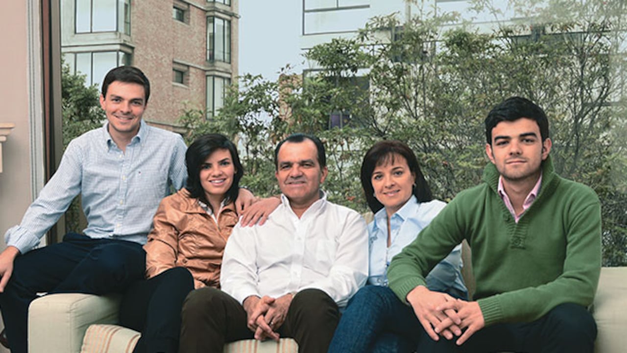 La campaña ha unido mucho más a la familia: David, el mayor con 24 años, Juliana, de 19, Óscar Iván y su esposa Martha Ligia Martínez, y Esteban, de 23.