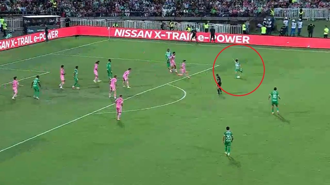 Momento exacto del remate de Rengifo ante Inter Miami.