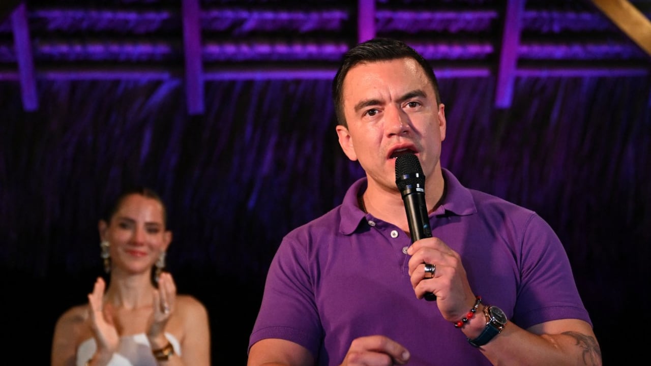 "Esta victoria ha sido histórica, una victoria de más de 10 puntos", declaró Noboa ante la prensa en su casa en el balneario de Olón. Escrutado un 92% de las actas, el gobernante obtiene 56% de la votación contra 44% de González, quien desconoció el resultado y pedirá un recuento.