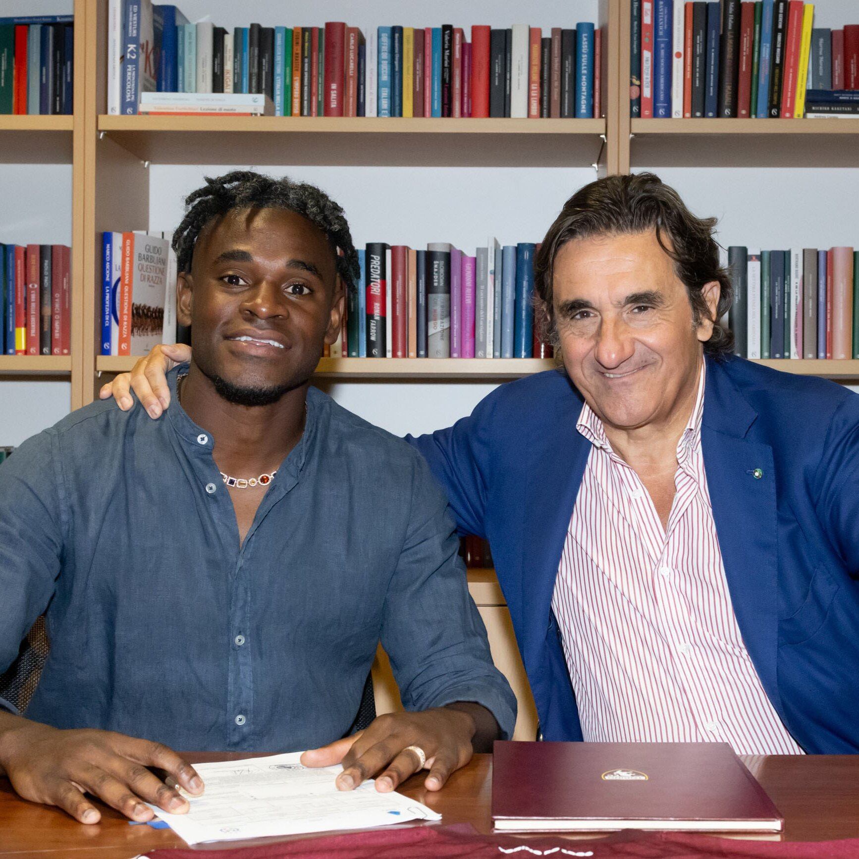 Duván Zapata firmó hasta 2026 con su nuevo club.