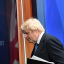 El primer ministro británico Boris Johnson superó hace un mes una moción de censura interna planteada por los propios diputados conservadores, logrando 211 votos a favor y 148 en contra. (Photo by Stefan Rousseau / POOL / AFP)