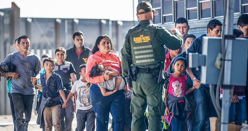 La ley como tal entrará en vigor hasta el primero de julio, pero, desde ahora, cientos de personas han denunciado en redes sociales que los oficiales de migración y las autoridades estatales están actuando como si estuviera en funcionamiento.