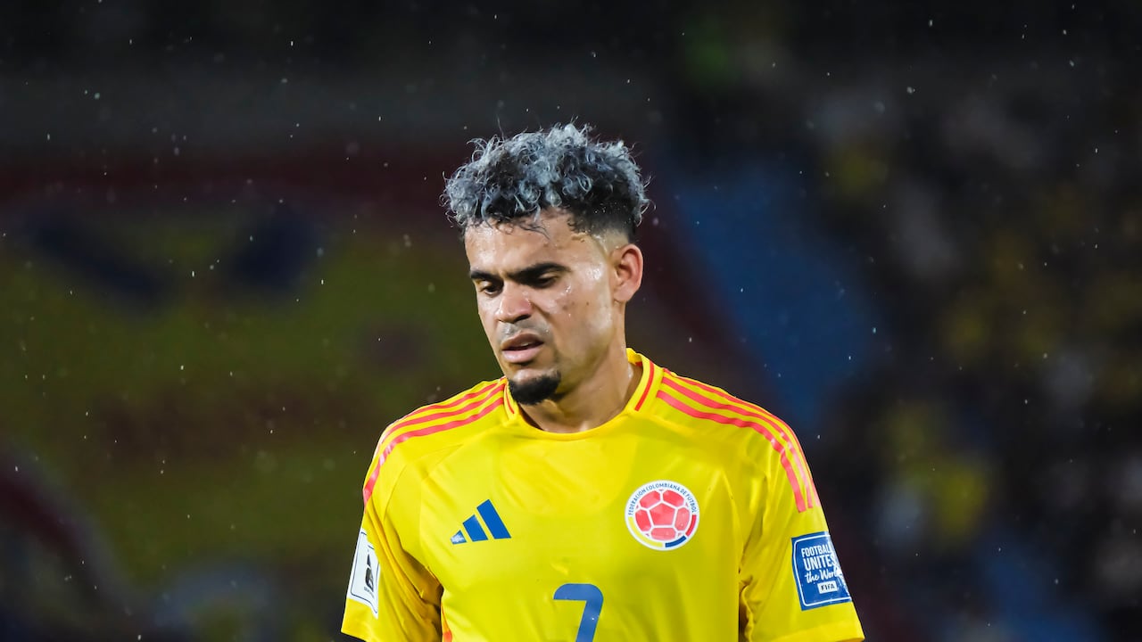 BARRANQUILLA, COLOMBIA - SEPTEMBER 4: Luis Diaz of Colombia looks on during a FIFA World Cup 2026 Qualifier match between Colombia and Bolivia at Roberto Melendez Metropolitan Stadium on September 4, 2025 in Barranquilla, Colombia. (Photo by David Nieto/Eurasia Sport Images/Getty Images)