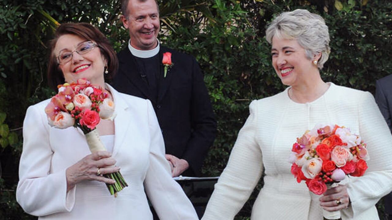 Annise Parker, junto a su esposa, Kathy Hubber.