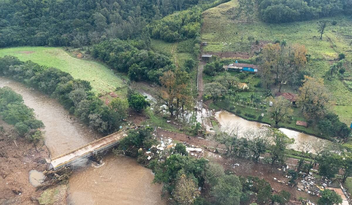 Las inundaciones han incrementado en las últimas horas, mientras que las autoridades piden a los residentes permanecer en casa