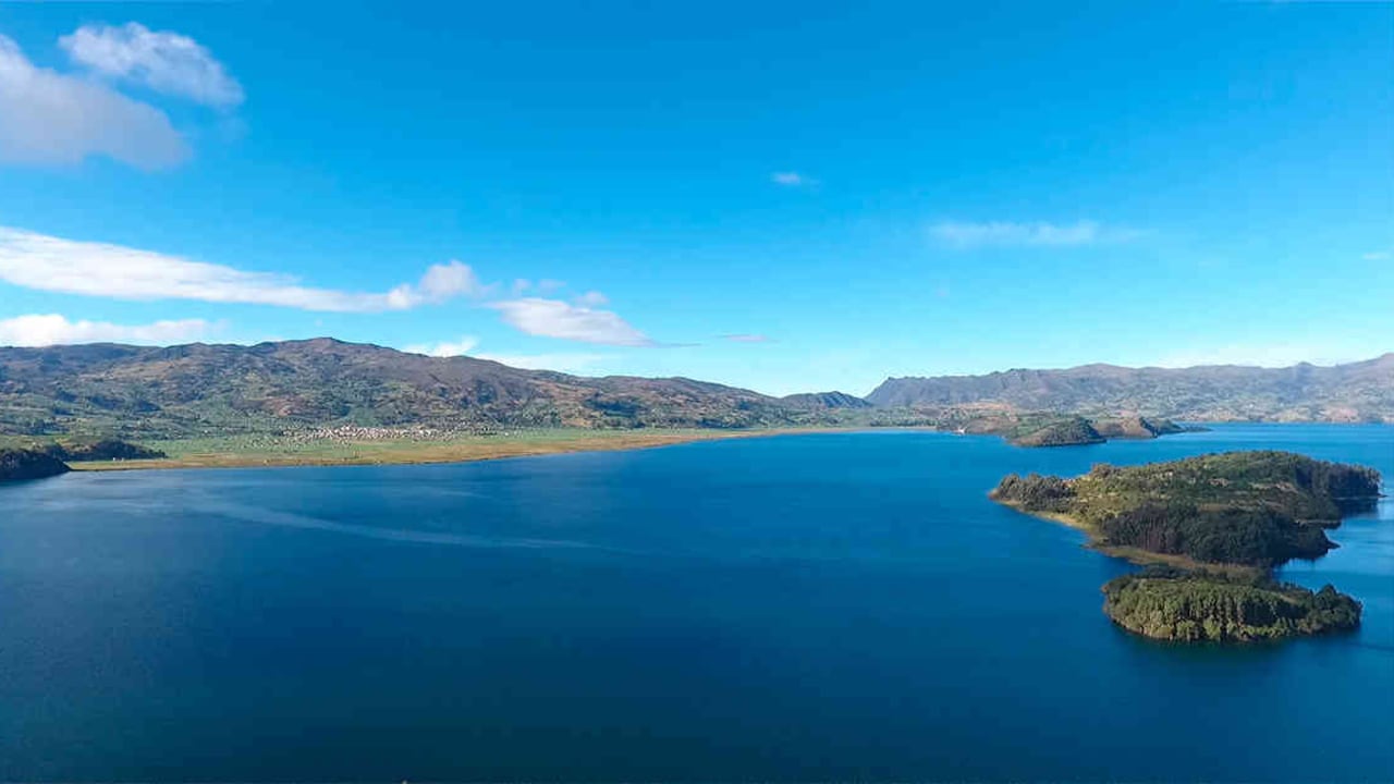 Grande desde su nacimiento. Símbolo de la fertilidad para nuestros ancestros muiscas, este cuerpo de agua jugaba un papel de suma importancia para su cosmogonía, era el centro y el origen de la vida.