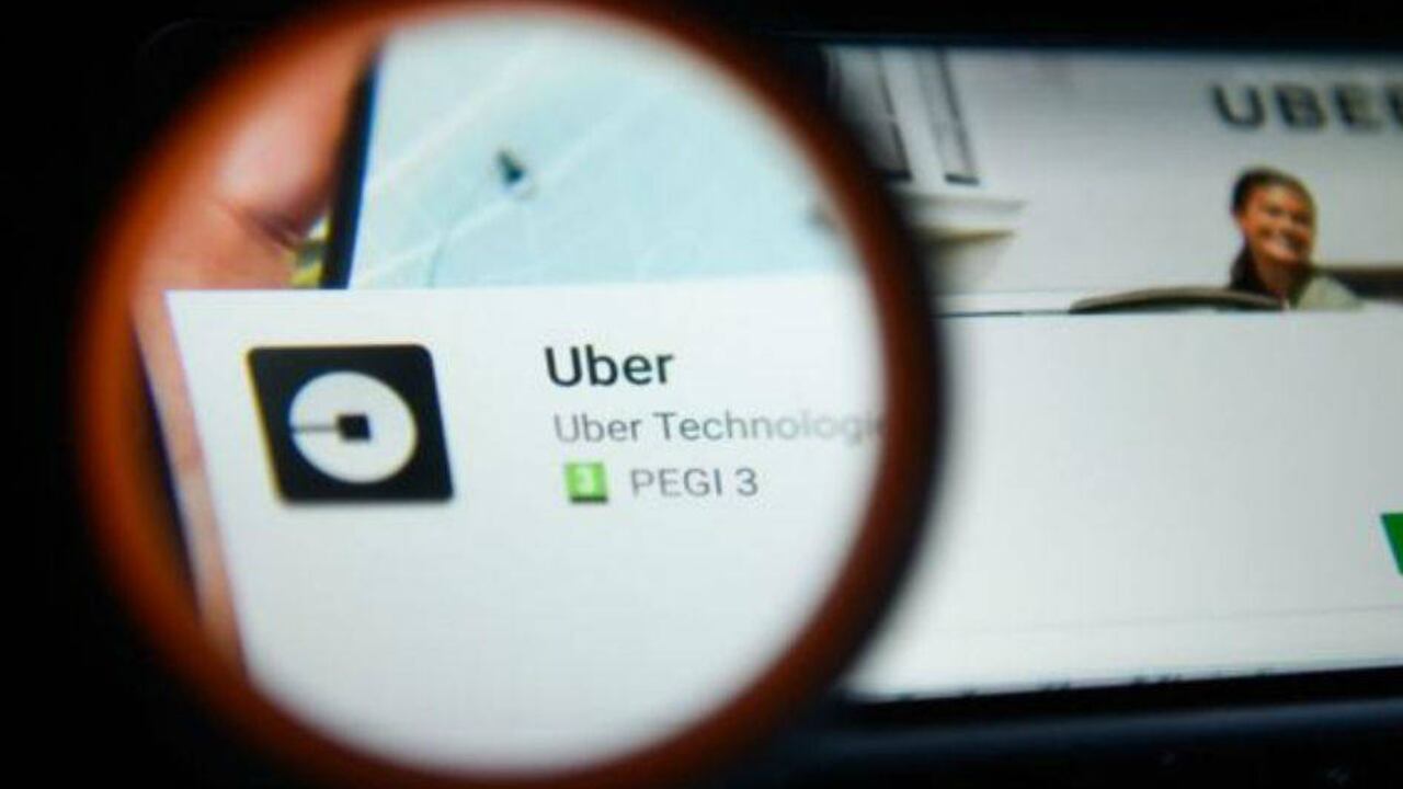 Si tienes poca batería o llueve donde estás, Uber podría ofrecerte precios más altos por un viaje. Getty Images