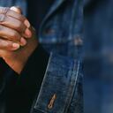 Sacarse 'yucas' genera en algunas personas una sensación de alivio contra el estrés. Foto: GettyImages.