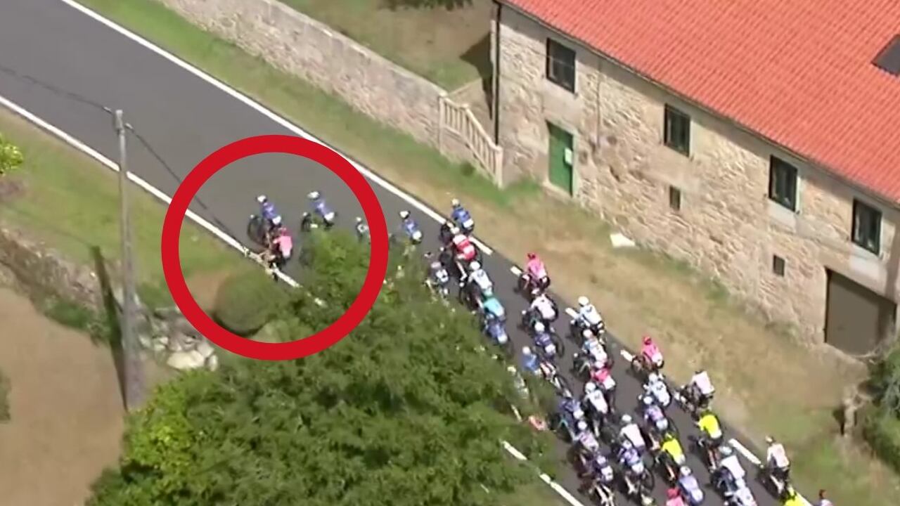 Richard Carapaz cayó faltando 92 kilómetros para la meta