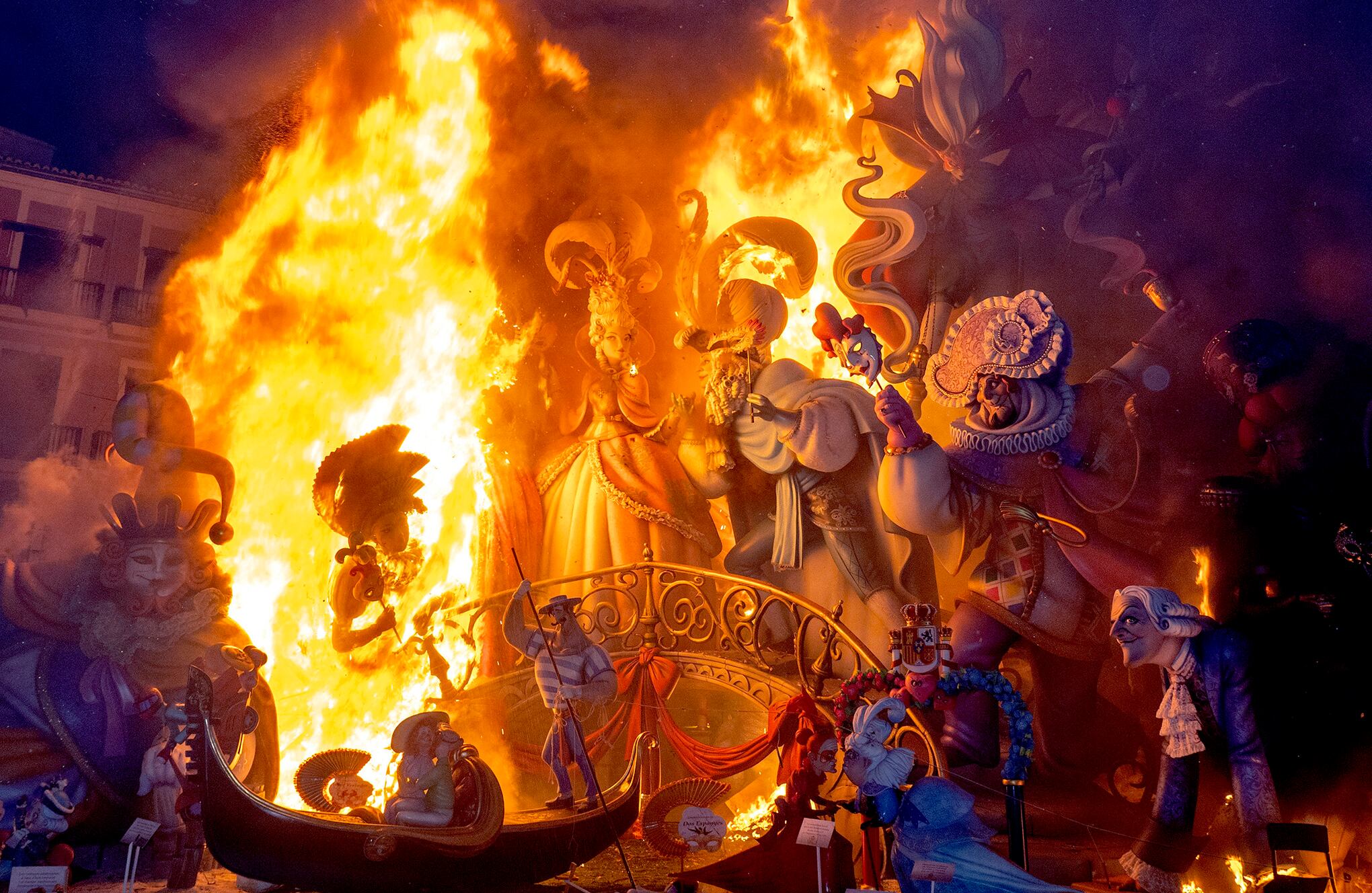 En Imágenes La quema de las Fallas del festival Valencia España.