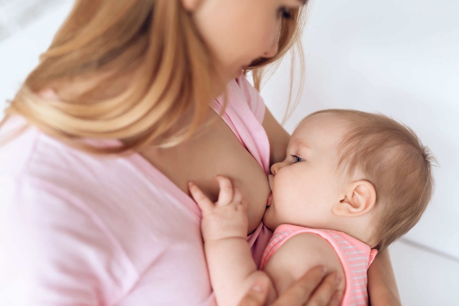 La leche materna se constituye en la mejor 'vacuna' contra la desnutrición, además de proteger a los niños contra infecciones potencialmente mortales, entre muchos otros beneficios.