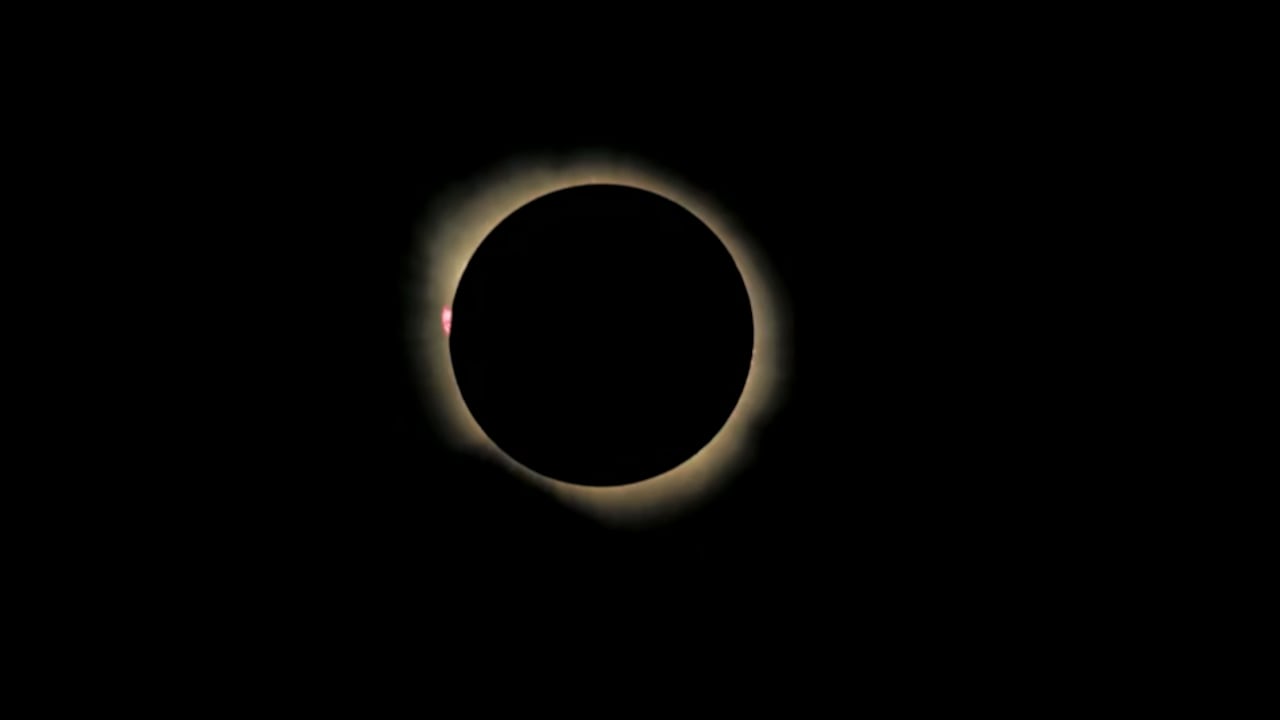 El eclipse solar alcanzó su fase total.