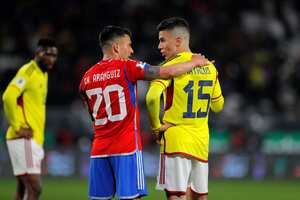 Charles Aranguiz y Matheus Uribe.