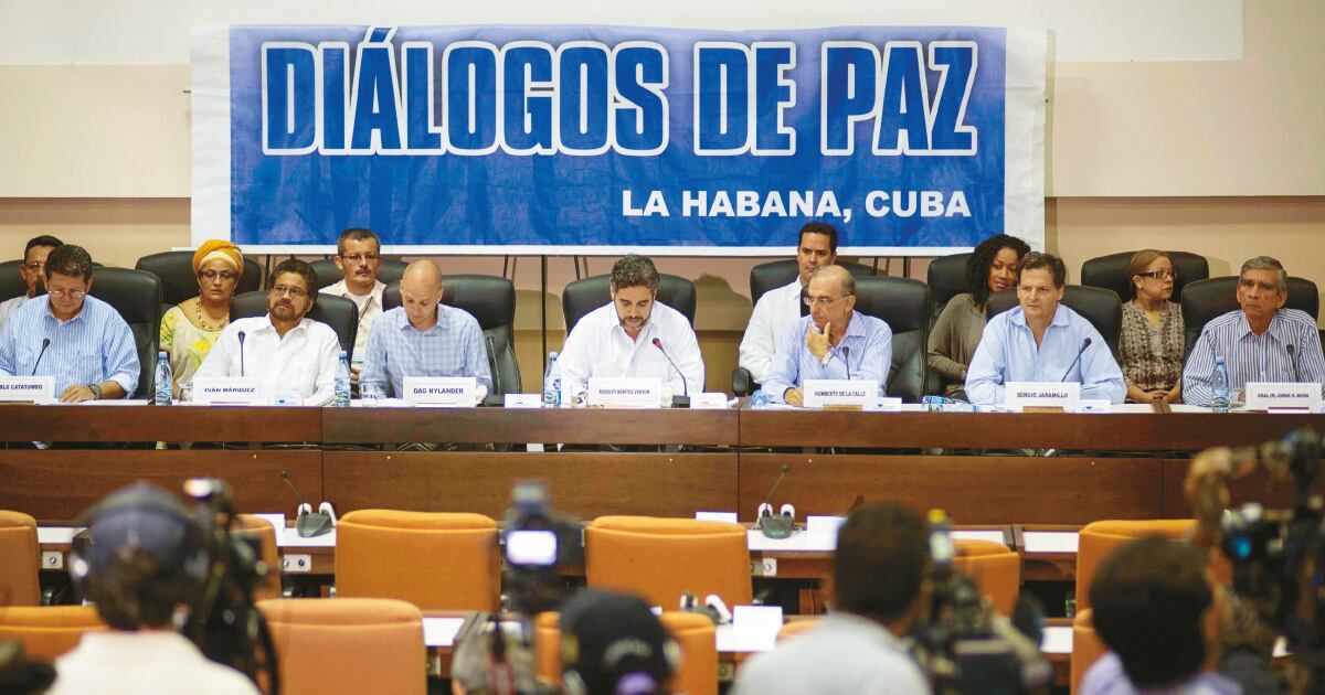 Proceso de paz en La Habana. La mesa estaba integrada por el general retirado Mora. 