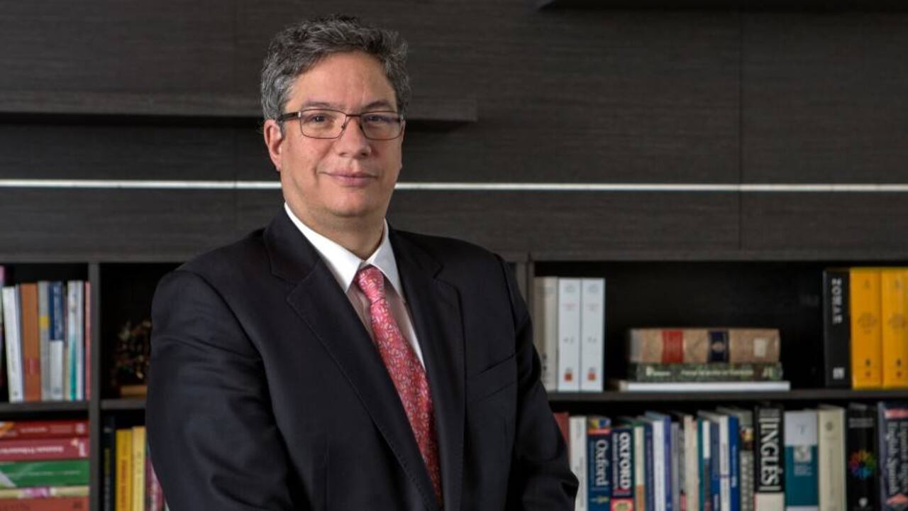 Santiago Rojas pasó de director de la Dian a representante de la CAF