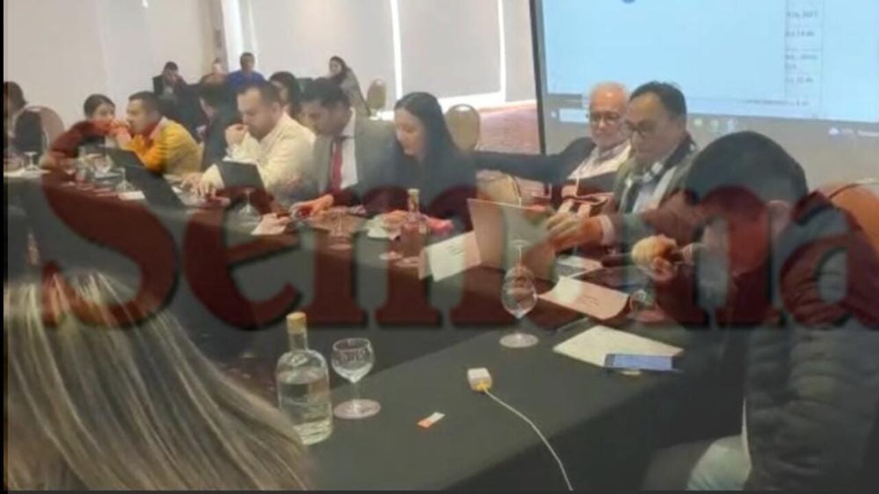 Reunión del Gobierno con algunas centrales obreras. El sindicato del Ministerio de Defensa anunció protestas contra el gobierno del presidente Gustavo Petro.