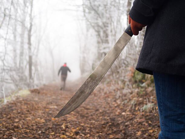 La víctima estaba durmiendo cuando fue sorprendida por el agresor.
