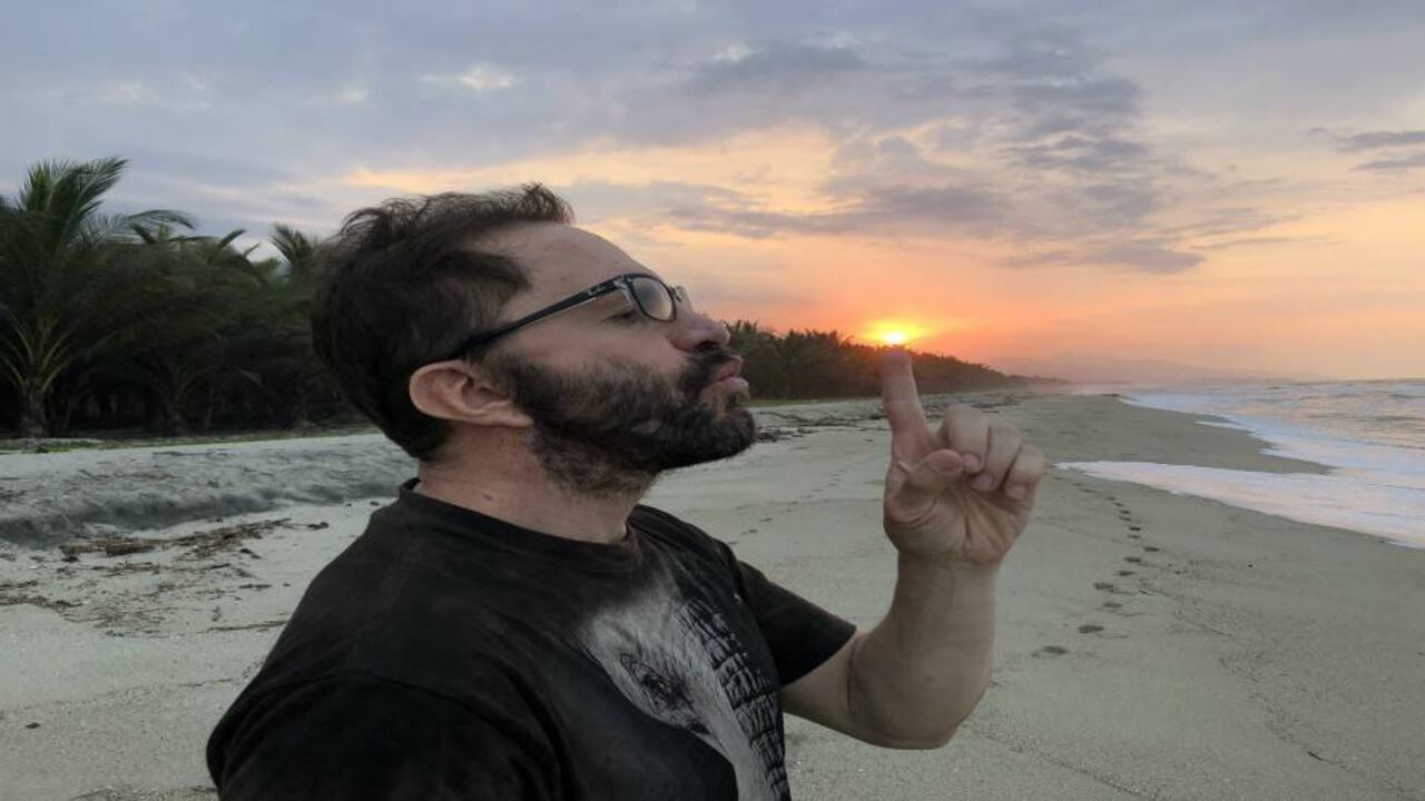 El periodista afirmó que la noticia de su depresión se filtró a manera de chisme por redes sociales como Twitter, a la que considera tóxica. Foto: Twitter @PirryOficial