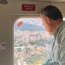 El gobernador de Antioquia, Aníbal Gaviria, desplazándose a Yarumal en helicóptero.