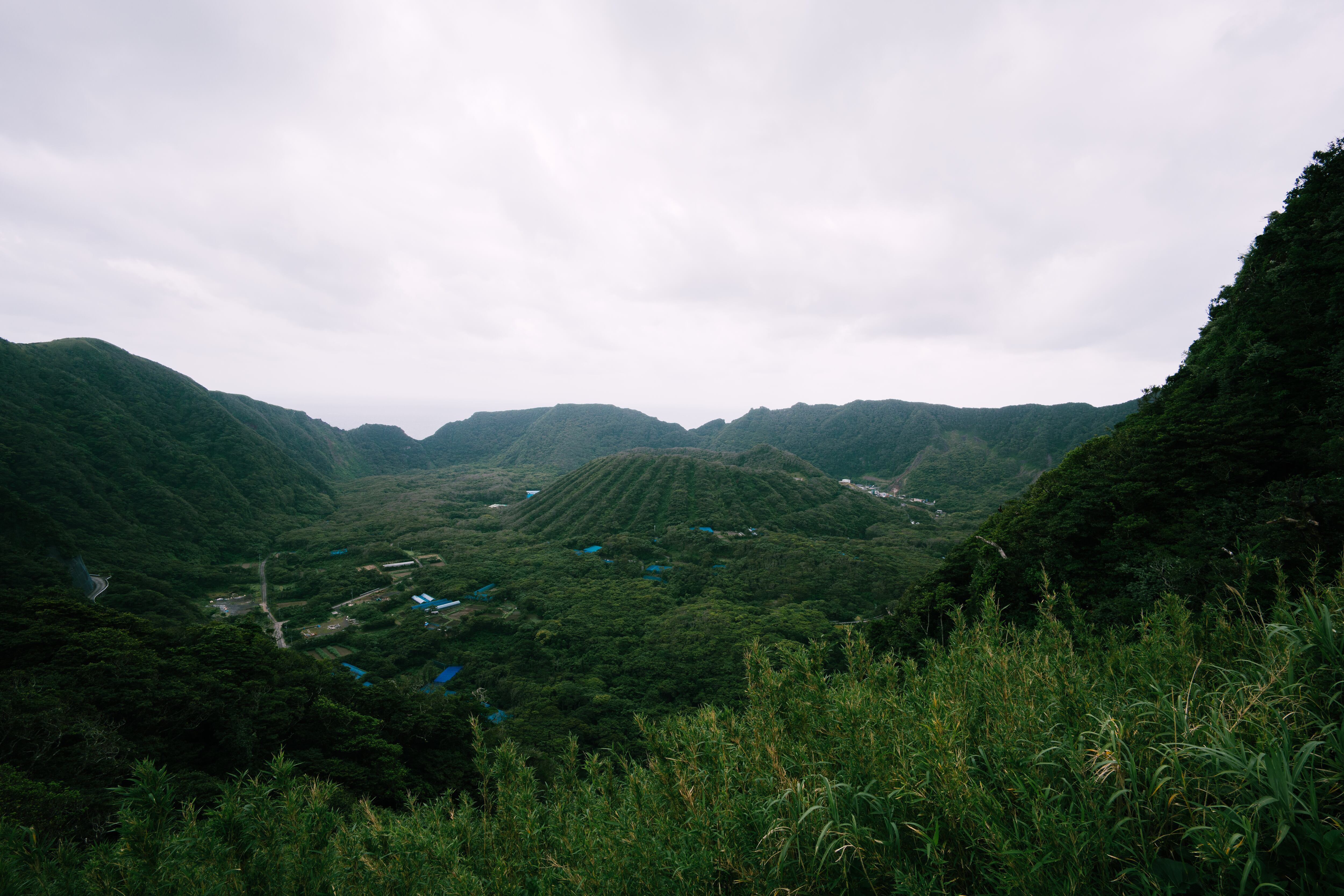 El particular destino de Japón en el que 200 personas viven dentro de un volcán