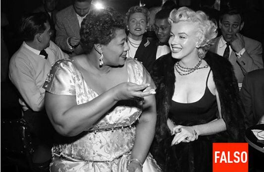 Aunque la fotografía es real la historia que han compartido muchos cibernautas es distorsionada. Dicern que en 1954, a la  célebre cantante Ella Fitzgerald le prohibieron actuar en el club Mocambo, Hollywood,  por ser negra y que Marilyn Monroe presionó al propietario para que la admitiera. En realidad en aquel entonces ya habían actuado en el local muchos artistas negros, pero para el gerente del club, no tenía el suficientemente ‘glamour’. Lo cierto es que Marilyn sí intercedió por la artista.