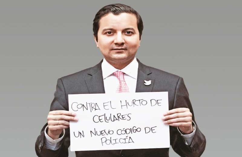 David Luna, ministro de las TIC. Defiende un nuevo código para avanzar contra el tráfico ilegal de celulares