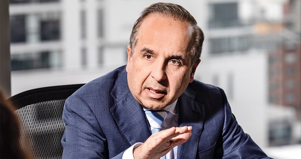  El ministro Guillermo Reyes prendió las alarmas sobre el futuro del metro y demás obras en Bogotá. 