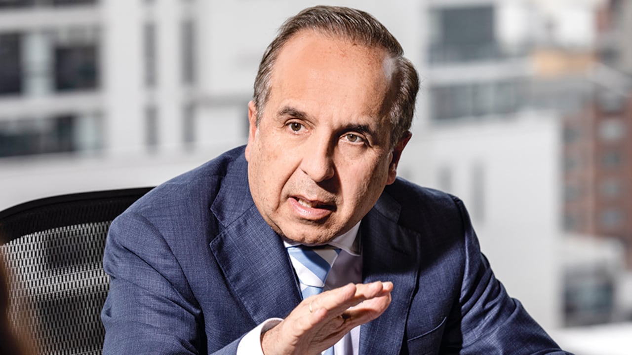 El ministro Guillermo Reyes prendió las alarmas sobre el futuro del metro y demás obras en Bogotá.