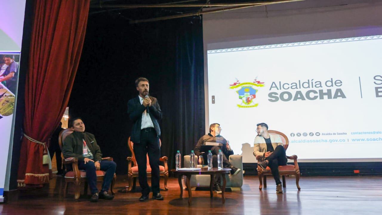 Región Metropolitana les da la bienvenida a clases a los primeros estudiantes del programa Jóvenes a la E Regional.