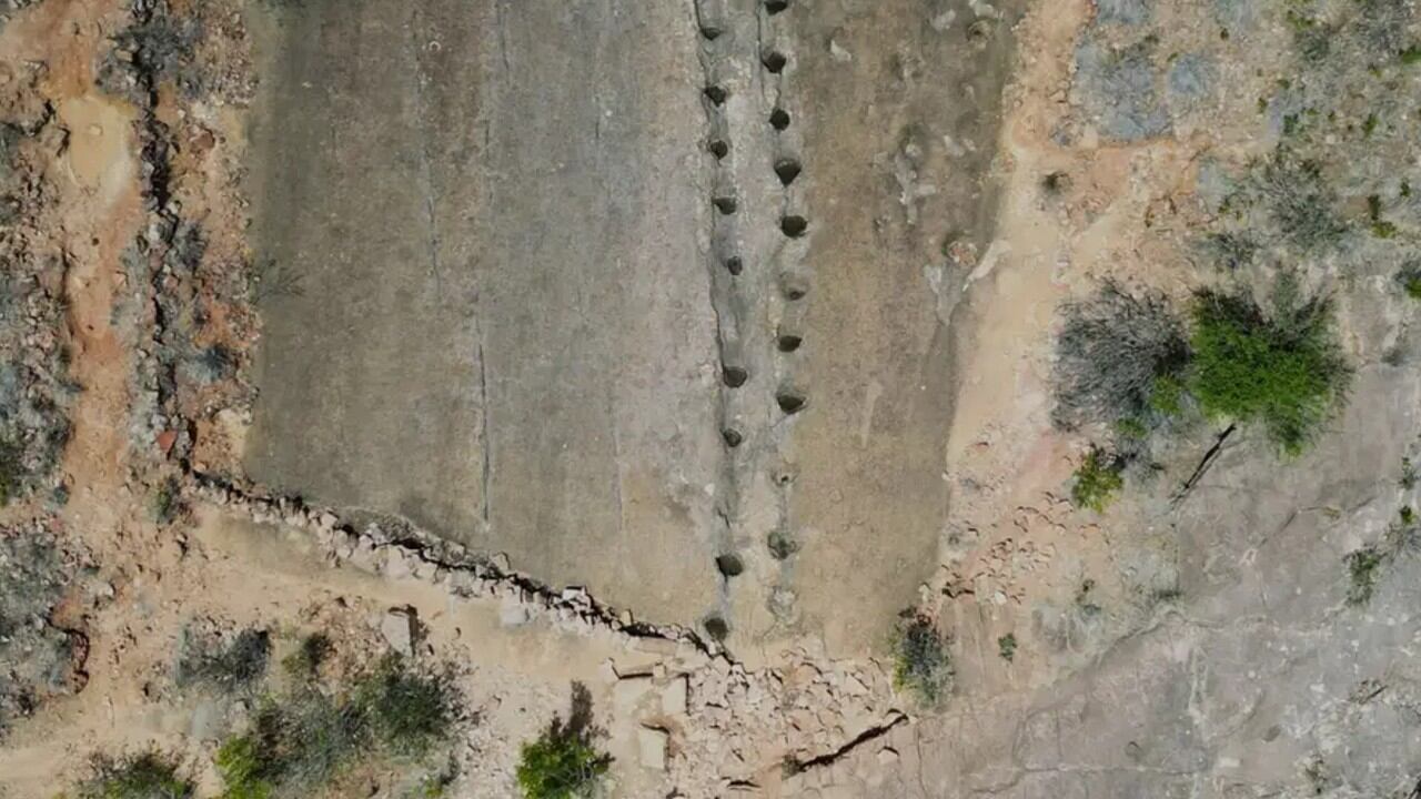 Durante siglos, los pobladores del altiplano boliviano caminaron sobre un secreto sellado en piedra.