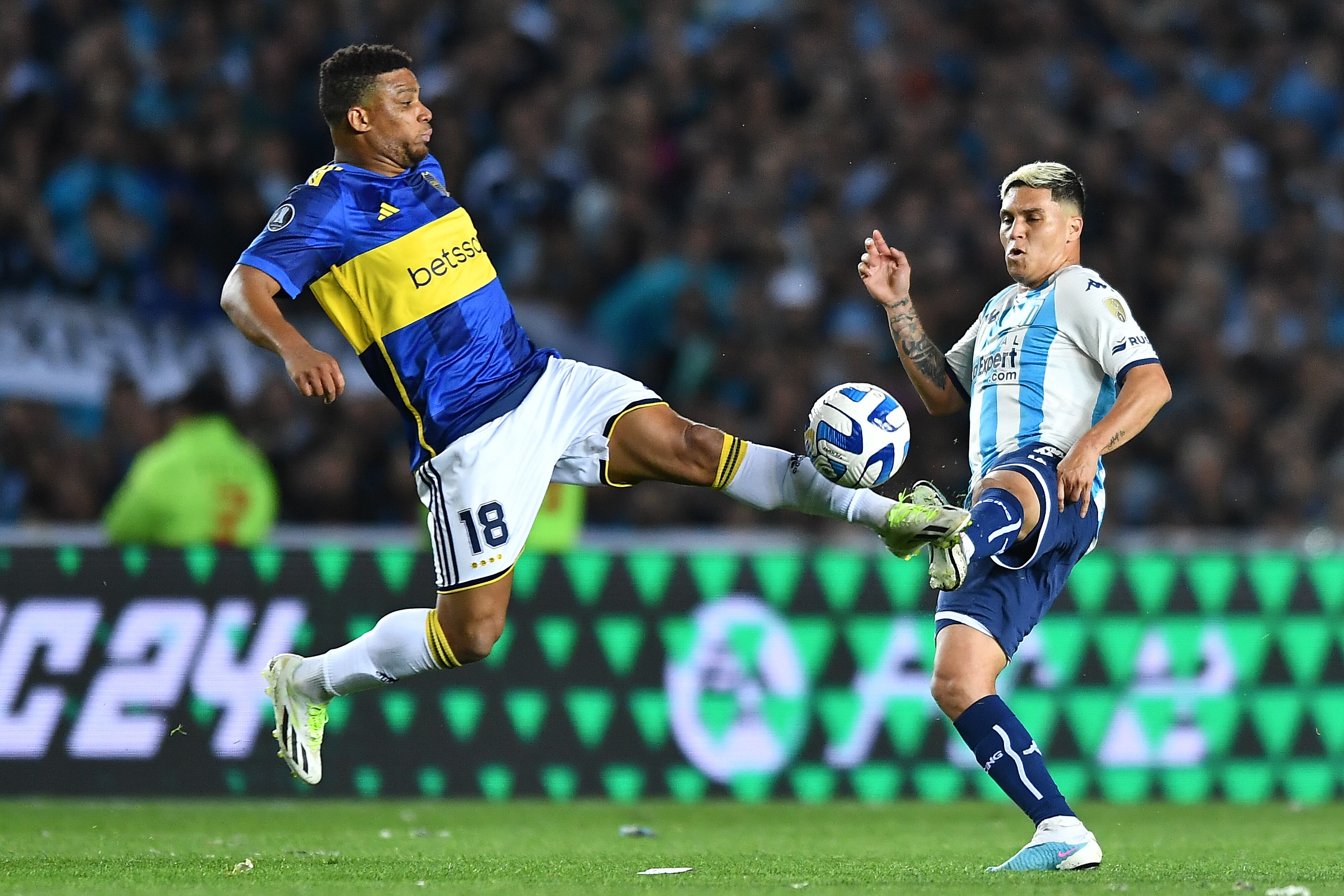 Juan Fernando Quintero juega para Racing.