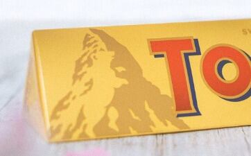 La compañía deberá cambiar su logo.